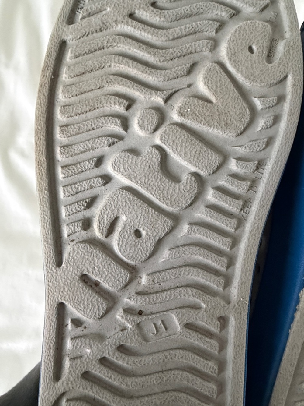 Native Kids Jefferson Slip-On Shoe in Gray with Blue Size J1 - Picture 6 of 10